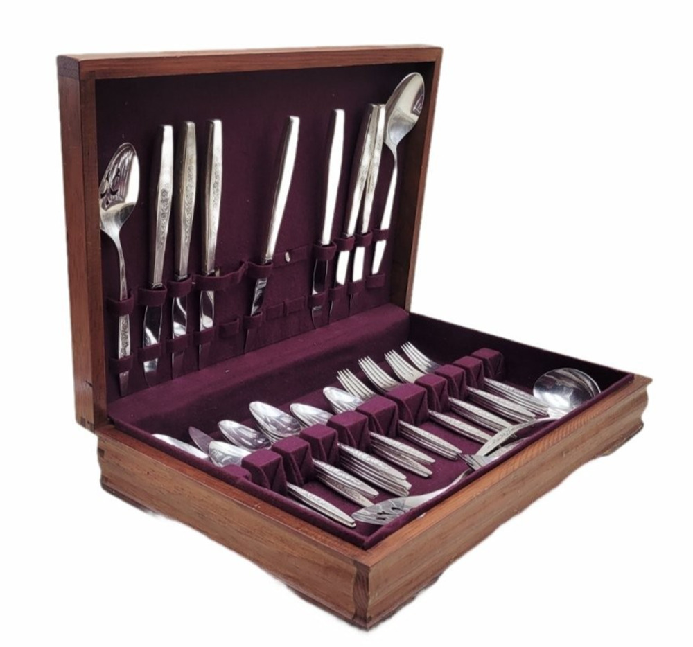 International Deep Silver LAUREL 46 Pc Wood Case Serving Utensils Embossed